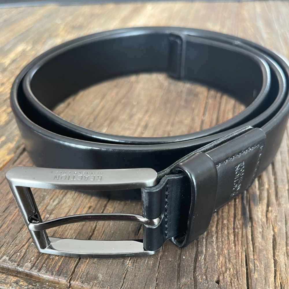Men’s black leather 38-40 inch belt. Kenneth Cole